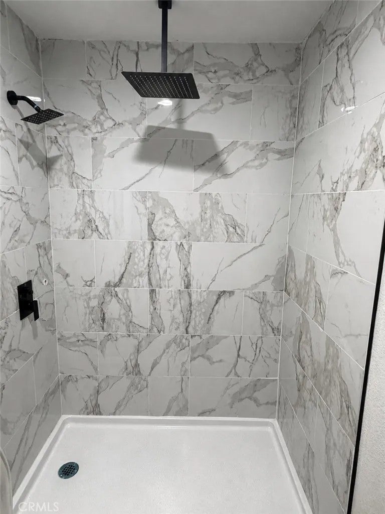 1058 N Hermosa