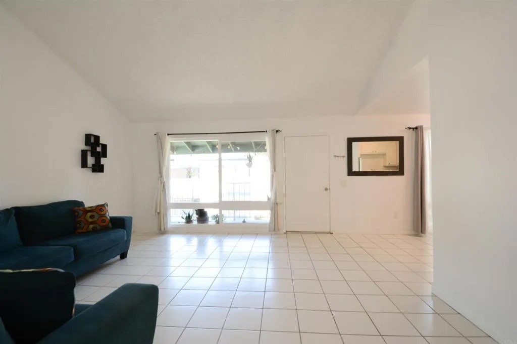 1811 E Grand Avenue 84