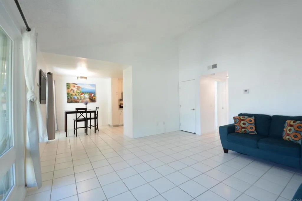 1811 E Grand Avenue 84