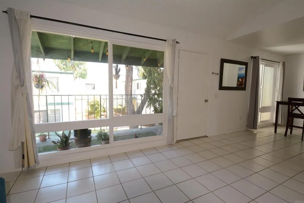 1811 E Grand Avenue 84