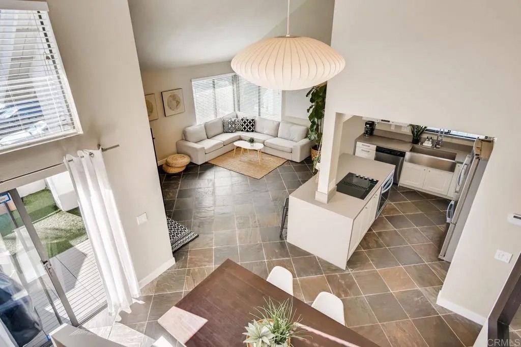 536 Via De La Valle A