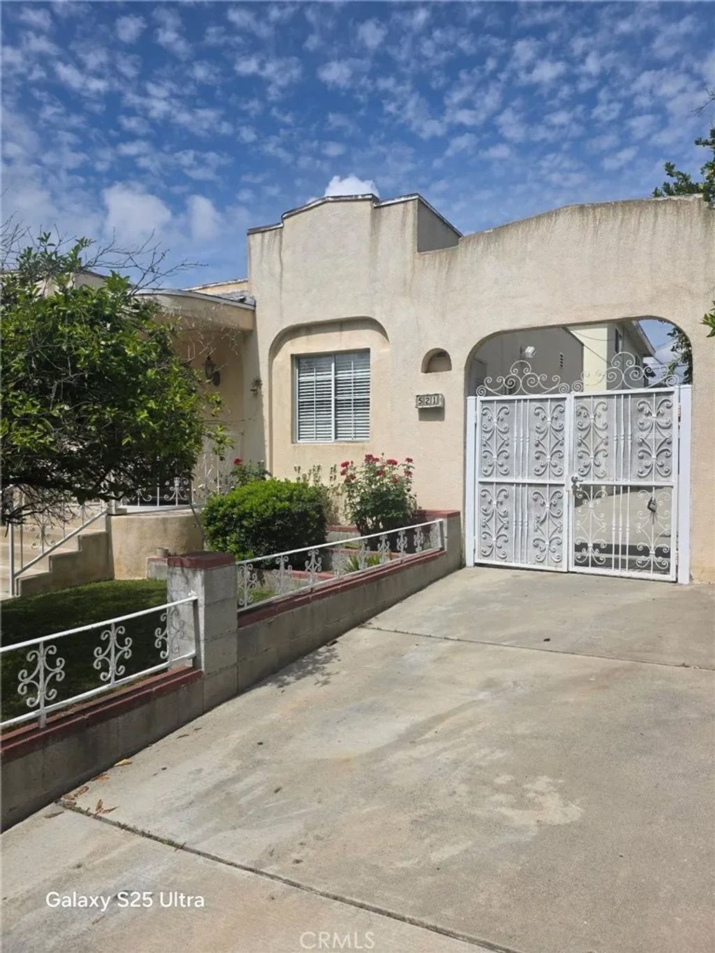 Photo of 521 E Valencia Avenue #A, Burbank, CA 91501 (MLS # GD26077581)
