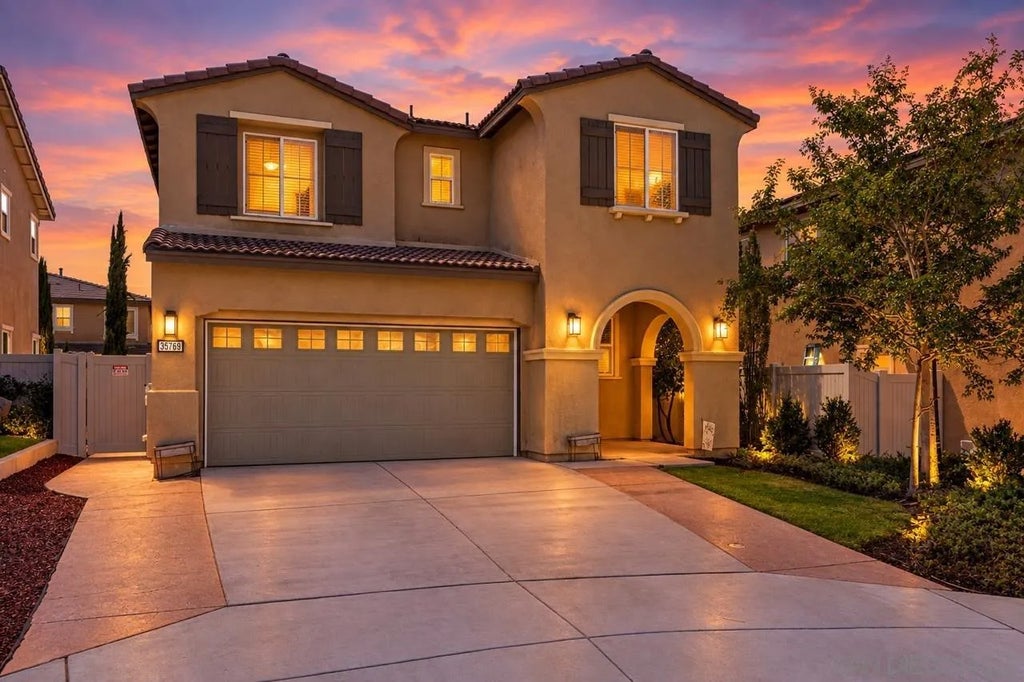 Photo of 35769 Asturian Way, Fallbrook, CA 92028 (MLS # 260022349)