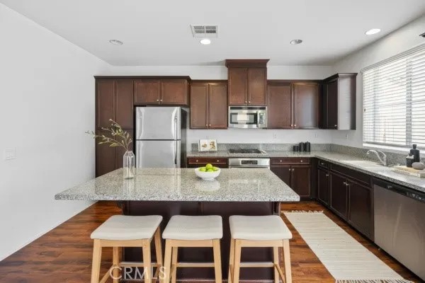 7076 Luminaire Court