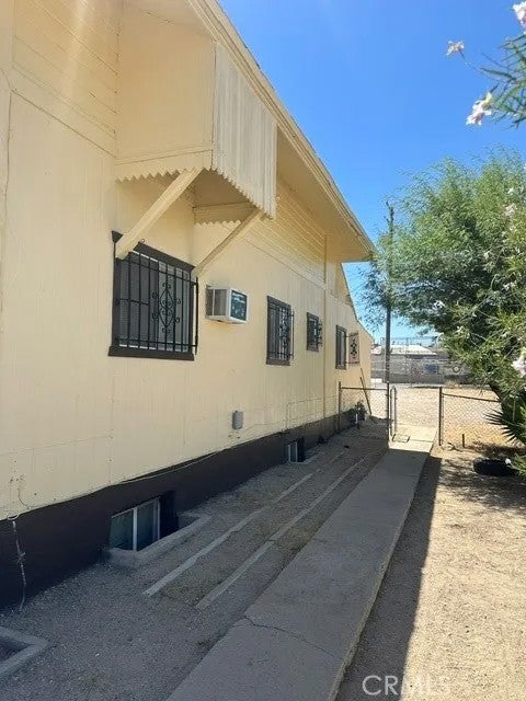 112 E Cottage