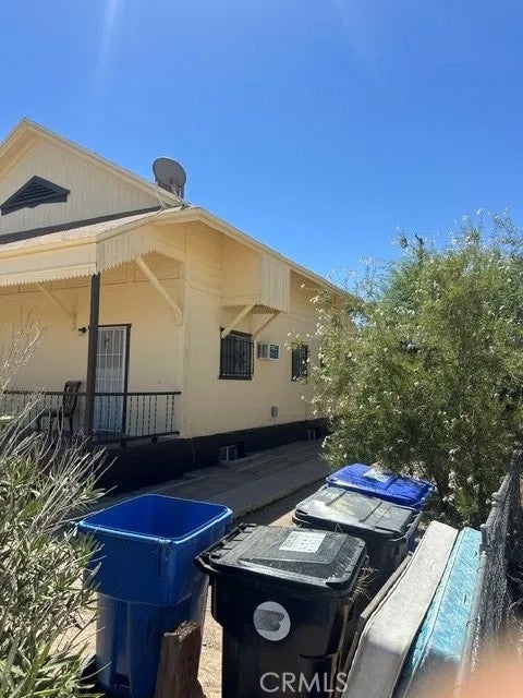 112 E Cottage