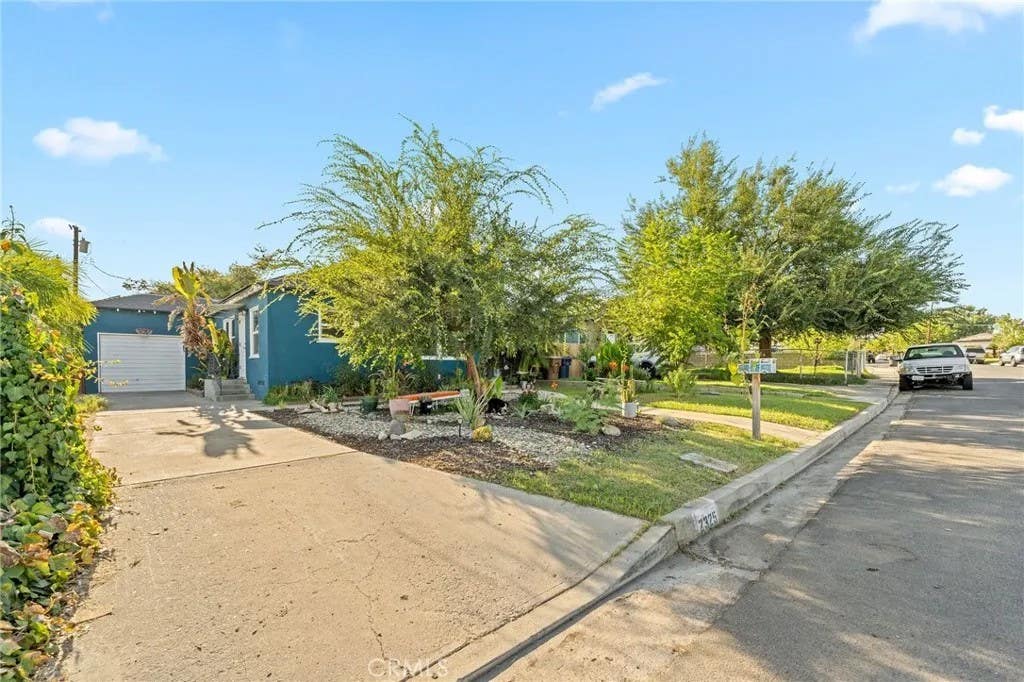 Photo of 2325 Barnett ST, Bakersfield, CA 93308 (MLS # NS26186853)