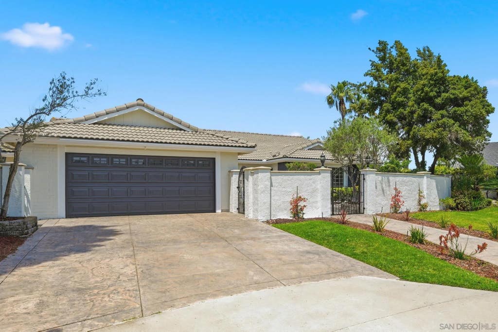 Photo of 1619 Mapleleaf Ct, Encinitas, CA 92024 (MLS # 260015106)