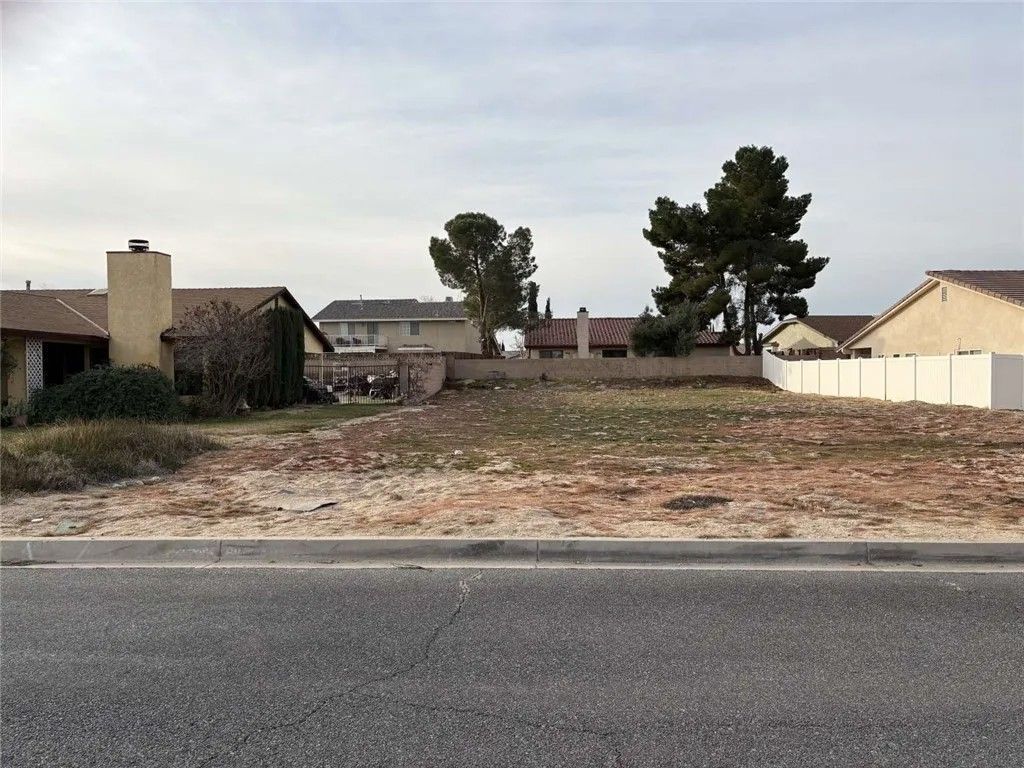 Photo of 13089 Bermuda Dunes Rd, Victorville, CA 92395 (MLS # FR26024980)