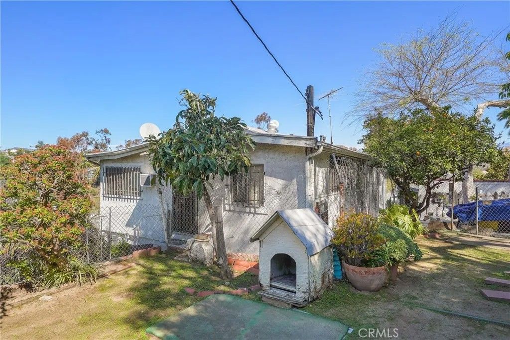 Photo of 2149 Fargo St, Los Angeles, CA 90039 (MLS # AR25246561)