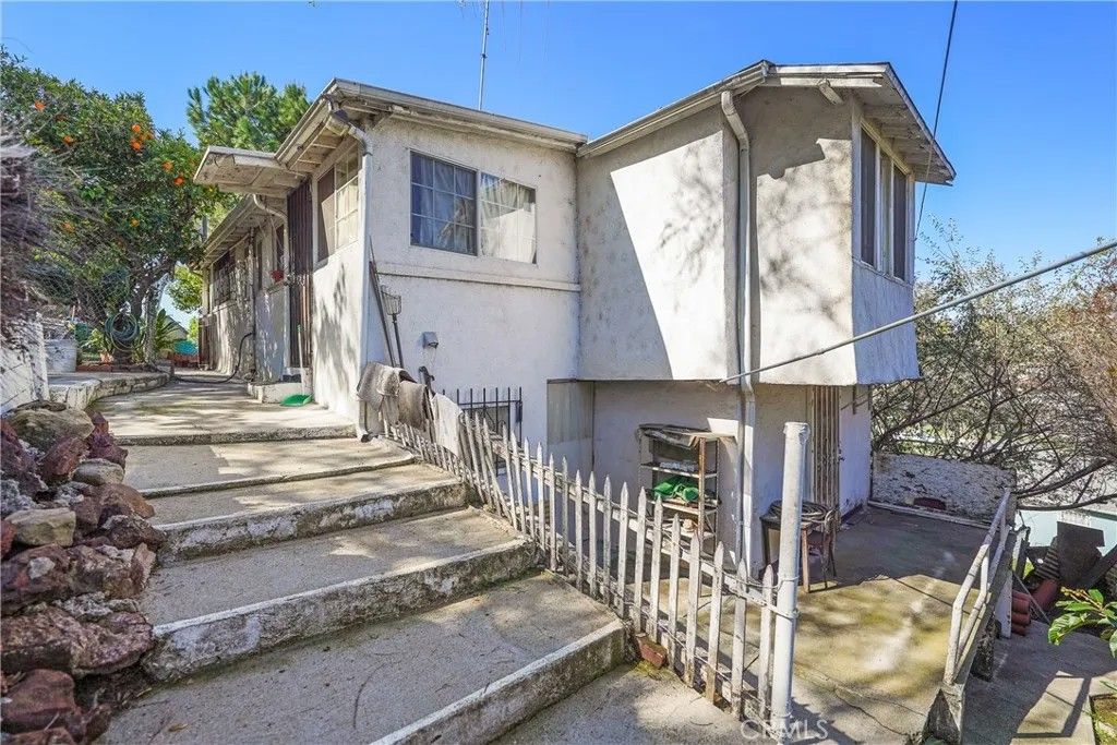 Photo of 2149 Fargo St, Los Angeles, CA 90039 (MLS # AR25246561)