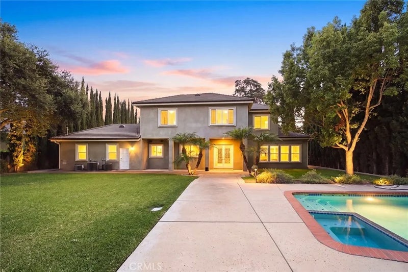 41 W Las Flores Avenue