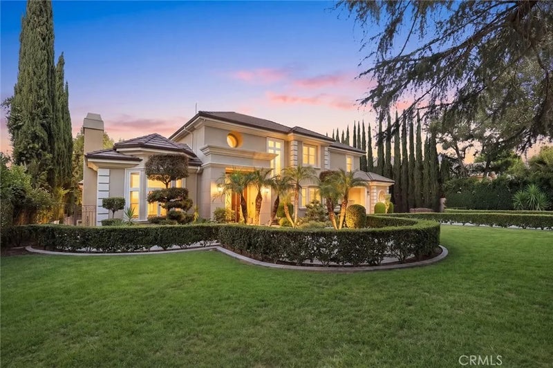 41 W Las Flores Avenue