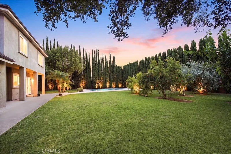 41 W Las Flores Avenue