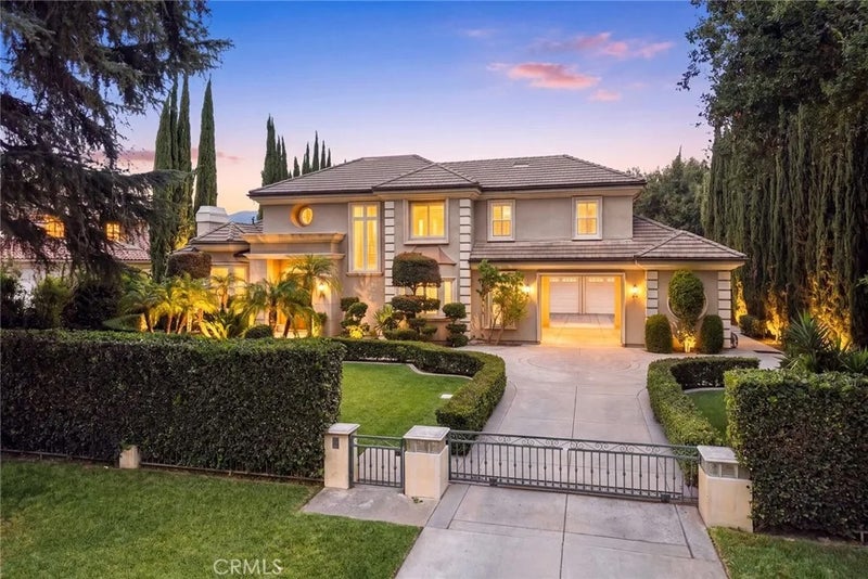 41 W Las Flores Avenue