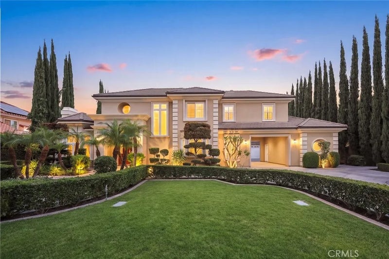 41 W Las Flores Avenue