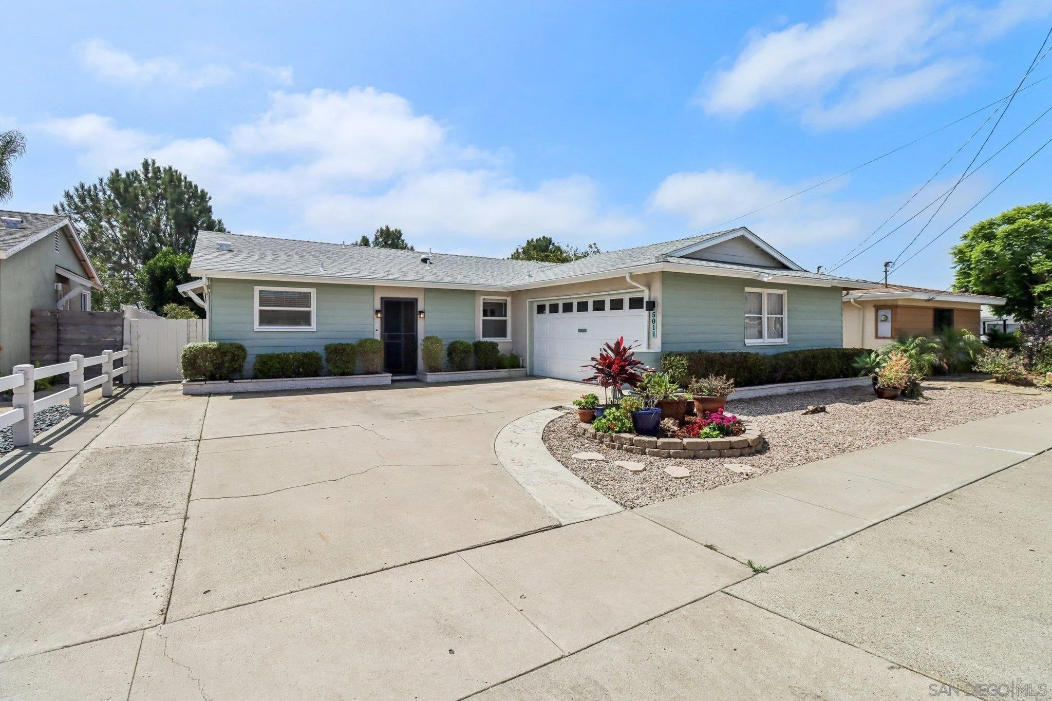 5011 Mount Casas Dr