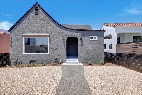 Tiny photo for 3515 S Norton Avenue, Los Angeles, CA 90018 (MLS # CV25235166)