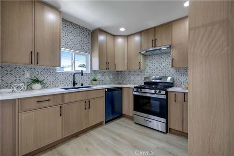Tiny photo for 3515 S Norton Avenue, Los Angeles, CA 90018 (MLS # CV25235166)