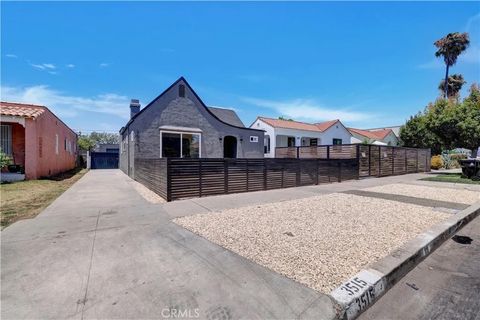 Tiny photo for 3515 S Norton Avenue, Los Angeles, CA 90018 (MLS # CV25235166)