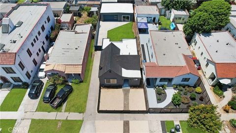 Tiny photo for 3515 S Norton Avenue, Los Angeles, CA 90018 (MLS # CV25235166)
