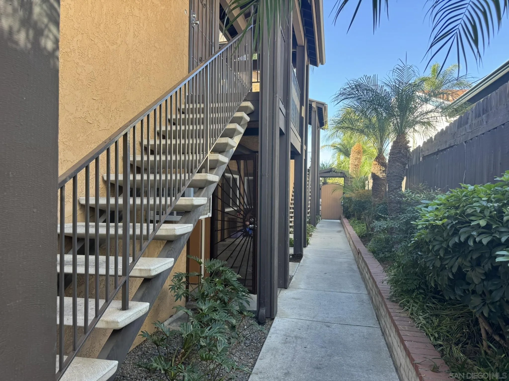 4435 Estrella Avenue