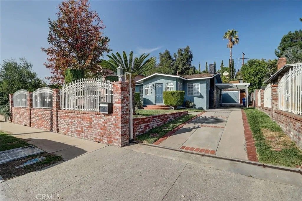 Photo of 1567 Fair Park Avenue, Eagle Rock, CA 90041 (MLS # WS25255691)