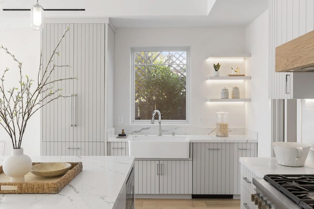 Photo of 7216 Fay Ave, La Jolla, CA 92037 (MLS # 250030877)