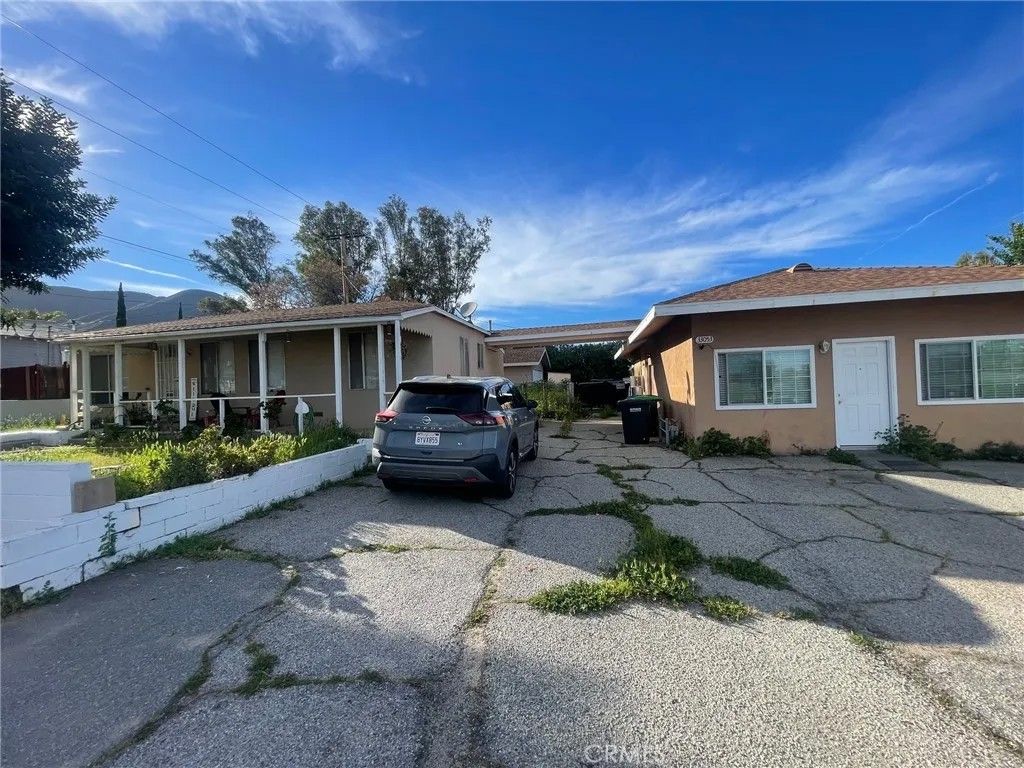 Photo of 33053 Blackwell Blvd, Lake Elsinore, CA 92530 (MLS # SW26044100)