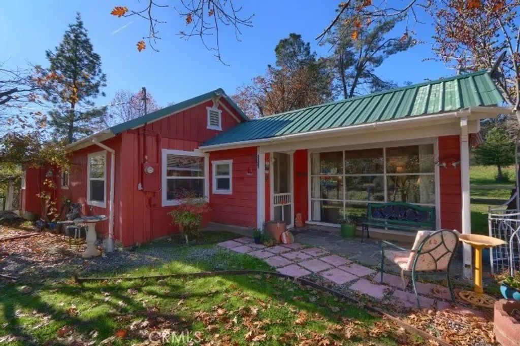 Photo of 5201 Tip Top Rd, Mariposa, CA 95338 (MLS # FR25276247)