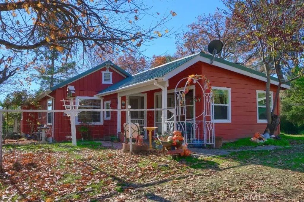 Photo of 5201 Tip Top Rd, Mariposa, CA 95338 (MLS # FR25276247)