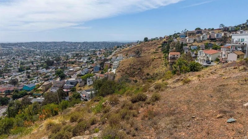 0 La Mesa