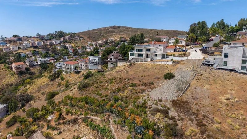 0 La Mesa