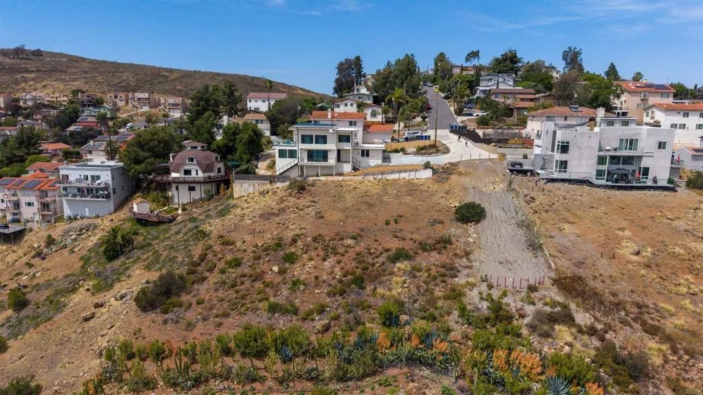 0 La Mesa