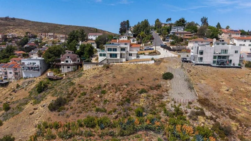 0 La Mesa