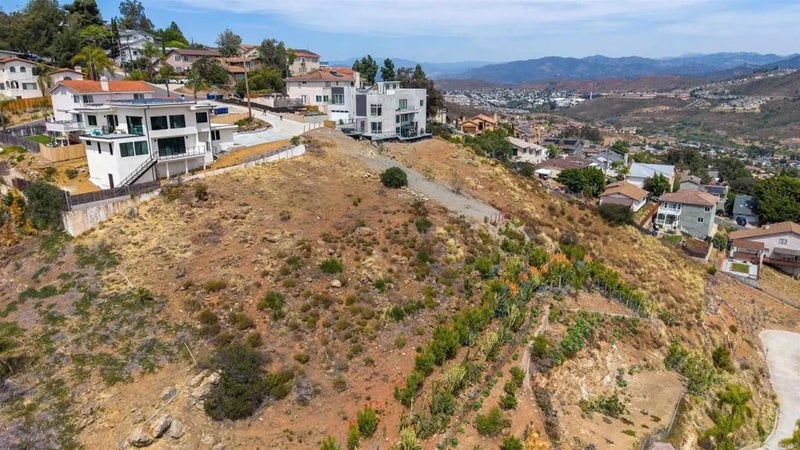 0 La Mesa