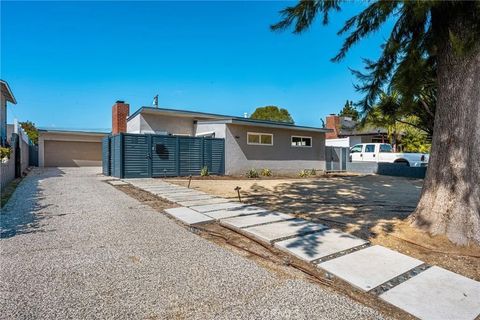 Photo of 4439 Clark Avenue, Long Beach, CA 90808 (MLS # PW26051568)