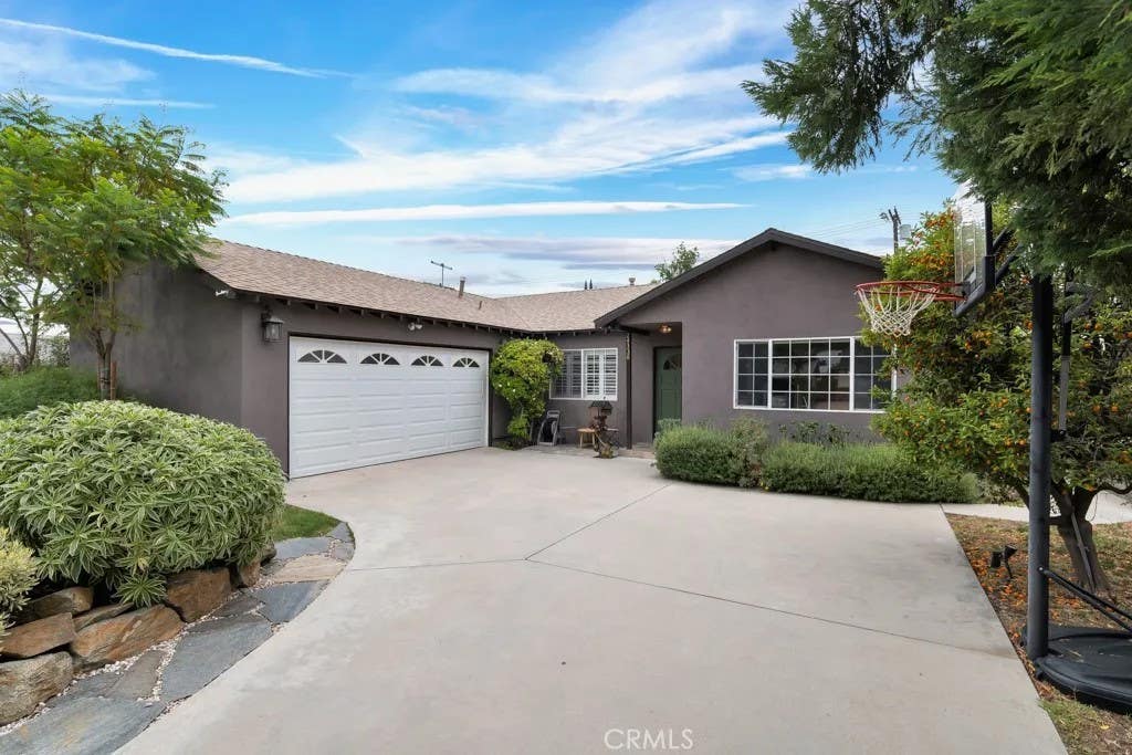 Photo of 24336 Hartland Street, West Hills, CA 91307 (MLS # SR26136548)