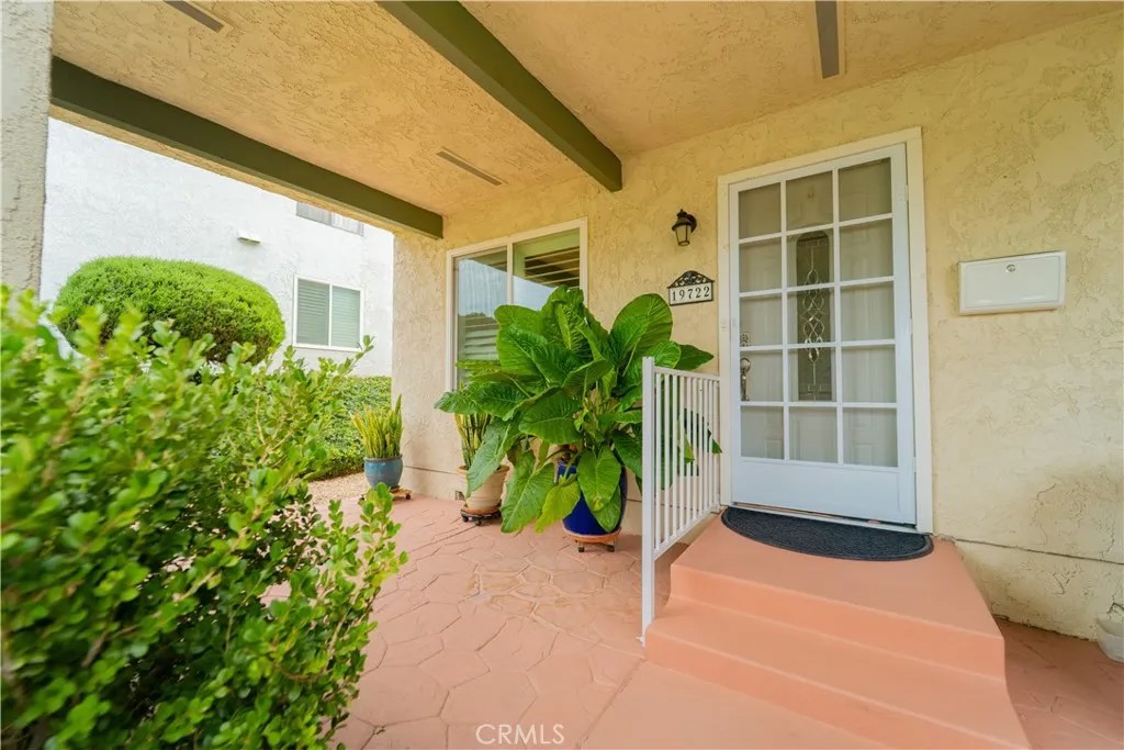 19722 Avenue Of The Oaks