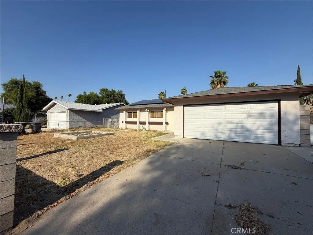Photo of 1626 Kirby Court, Redlands, CA 92374 (MLS # PW26089712)