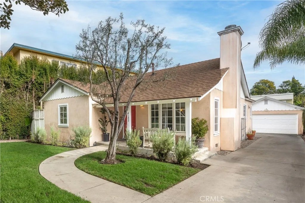 Photo of 4182 Greenbush Ave, Sherman Oaks, CA 91423 (MLS # SR26022667)