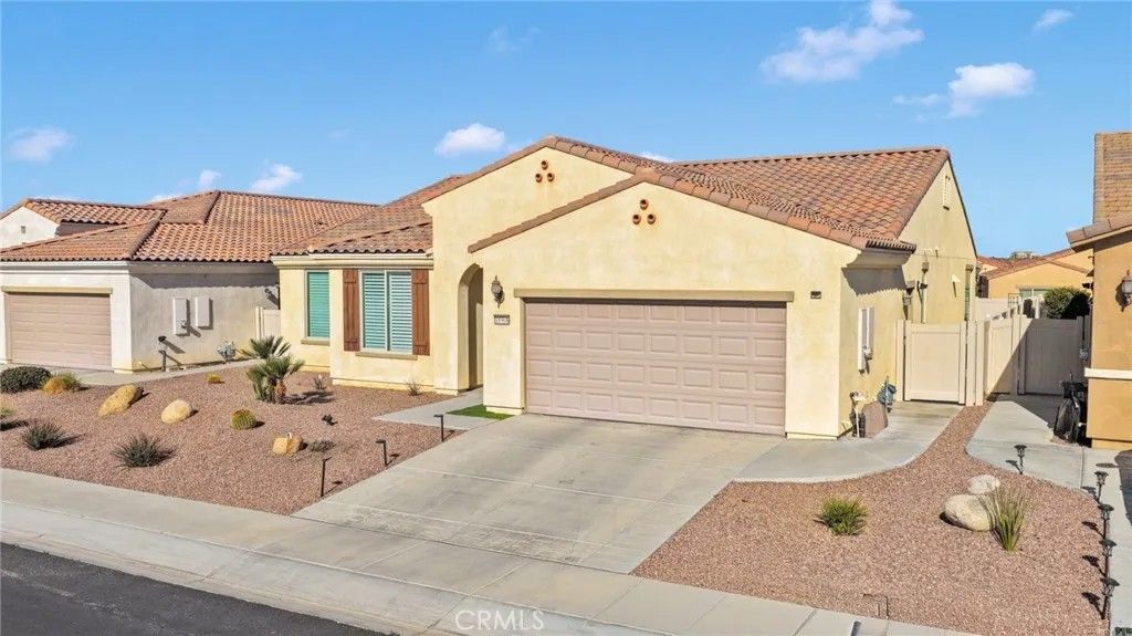 Photo of 18968 Raven St, Apple Valley, CA 92308 (MLS # HD26042621)