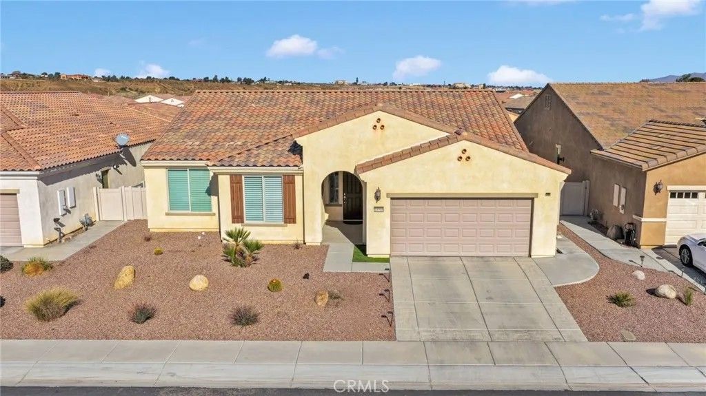 Photo of 18968 Raven St, Apple Valley, CA 92308 (MLS # HD26042621)