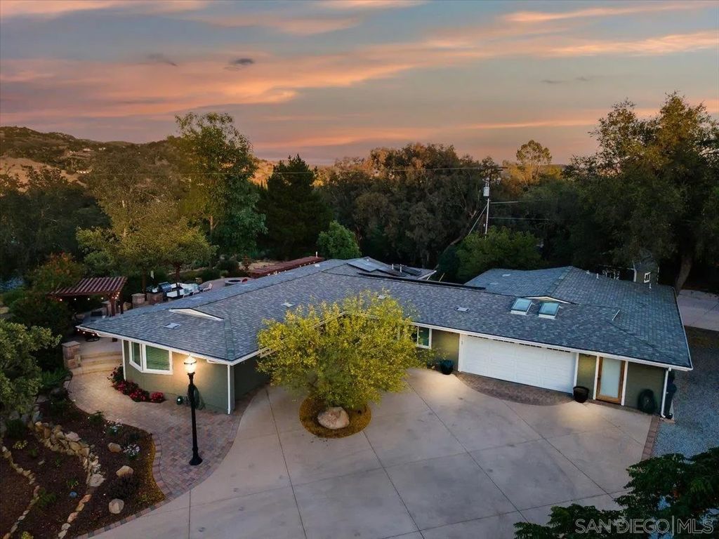 Photo of 13603 Woodstock Pl, Valley Center, CA 92082 (MLS # 260008965)