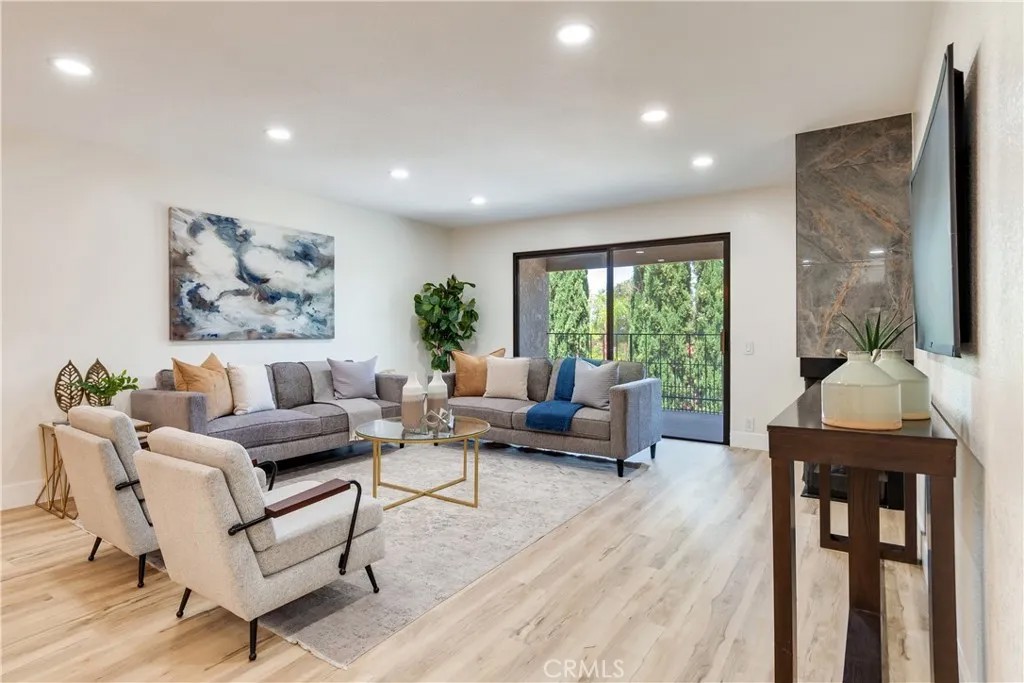 254 E Fern 212