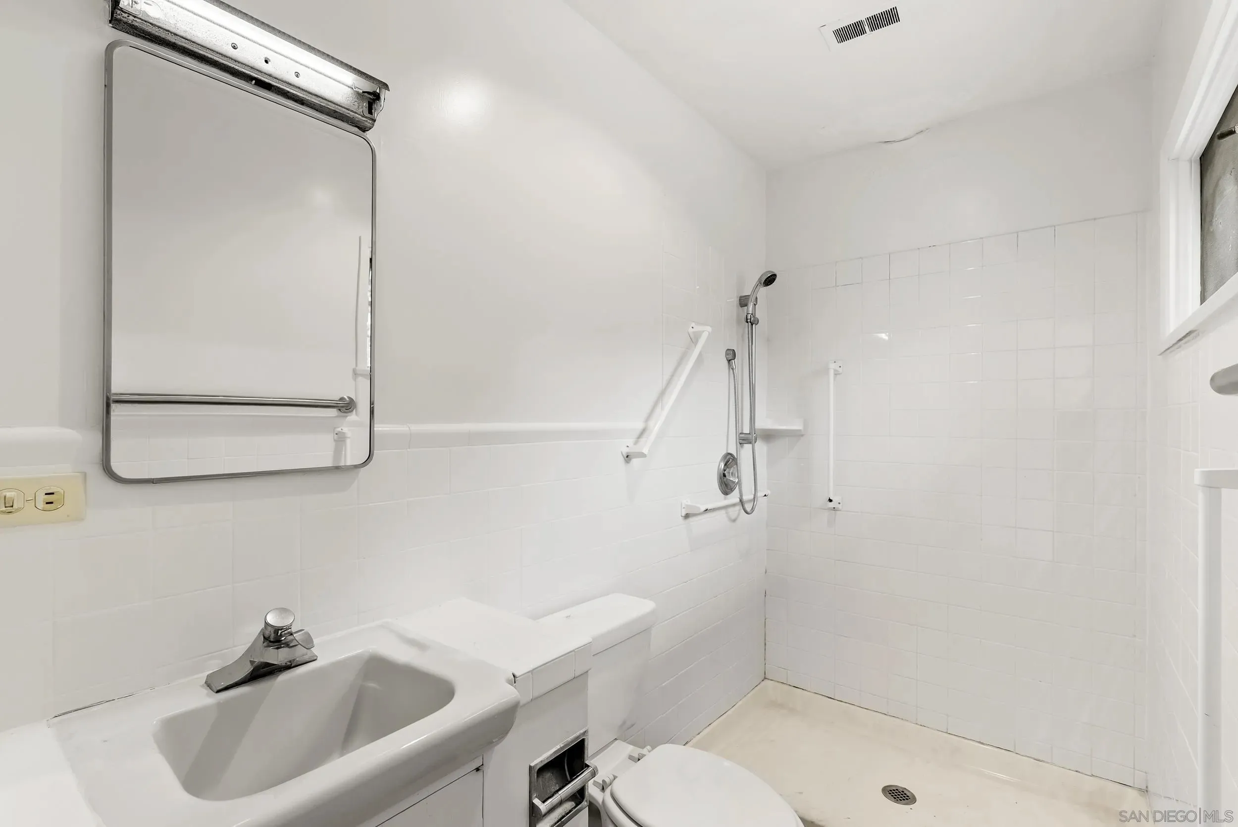 La Jolla, California 92037, United States, 5 Bedrooms Bedrooms, ,3 BathroomsBathrooms,Residential,Active,173518