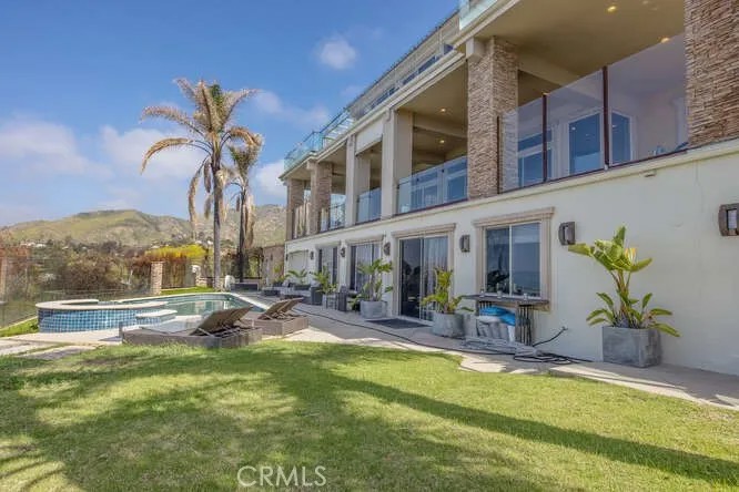 3229 Rambla Pacifico
