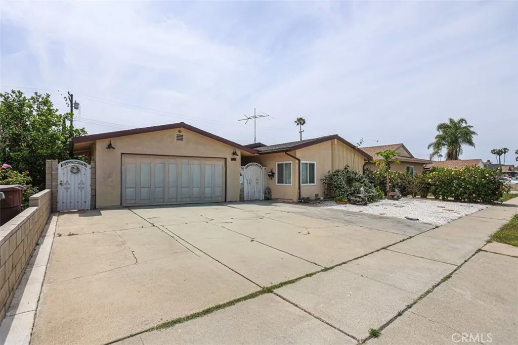 1762 W Minerva