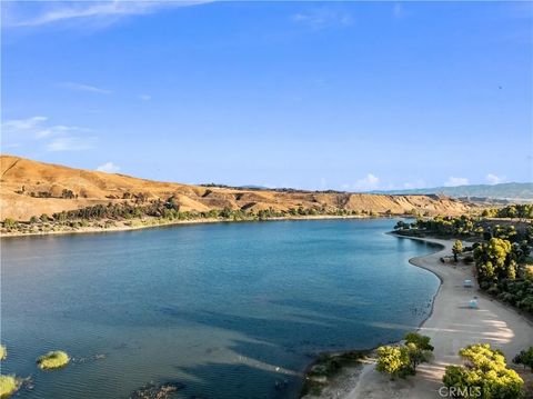Photo of 29918 Crawford Pl, Castaic, CA 91384 (MLS # SR25245032)