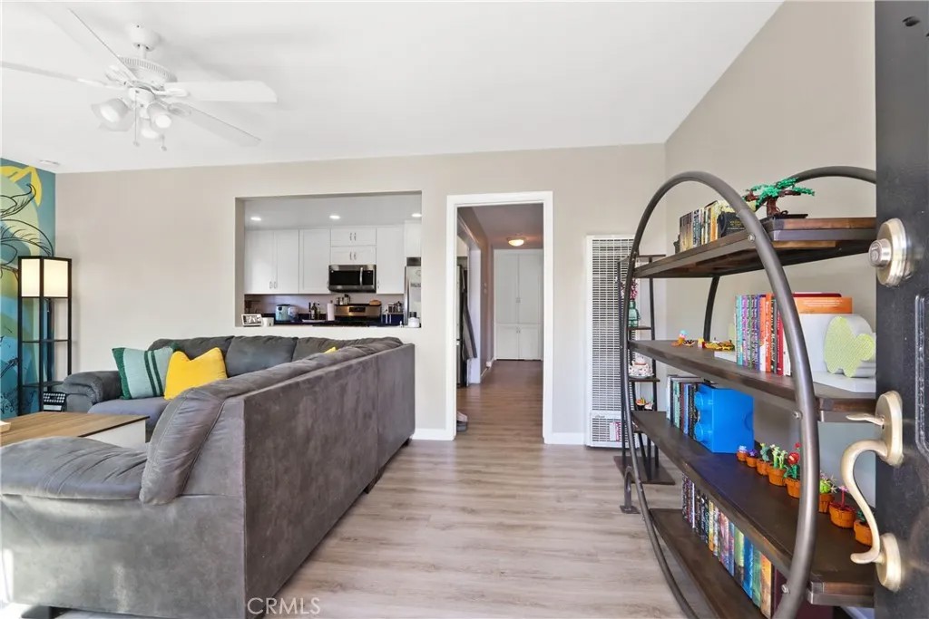 1221 Carlton